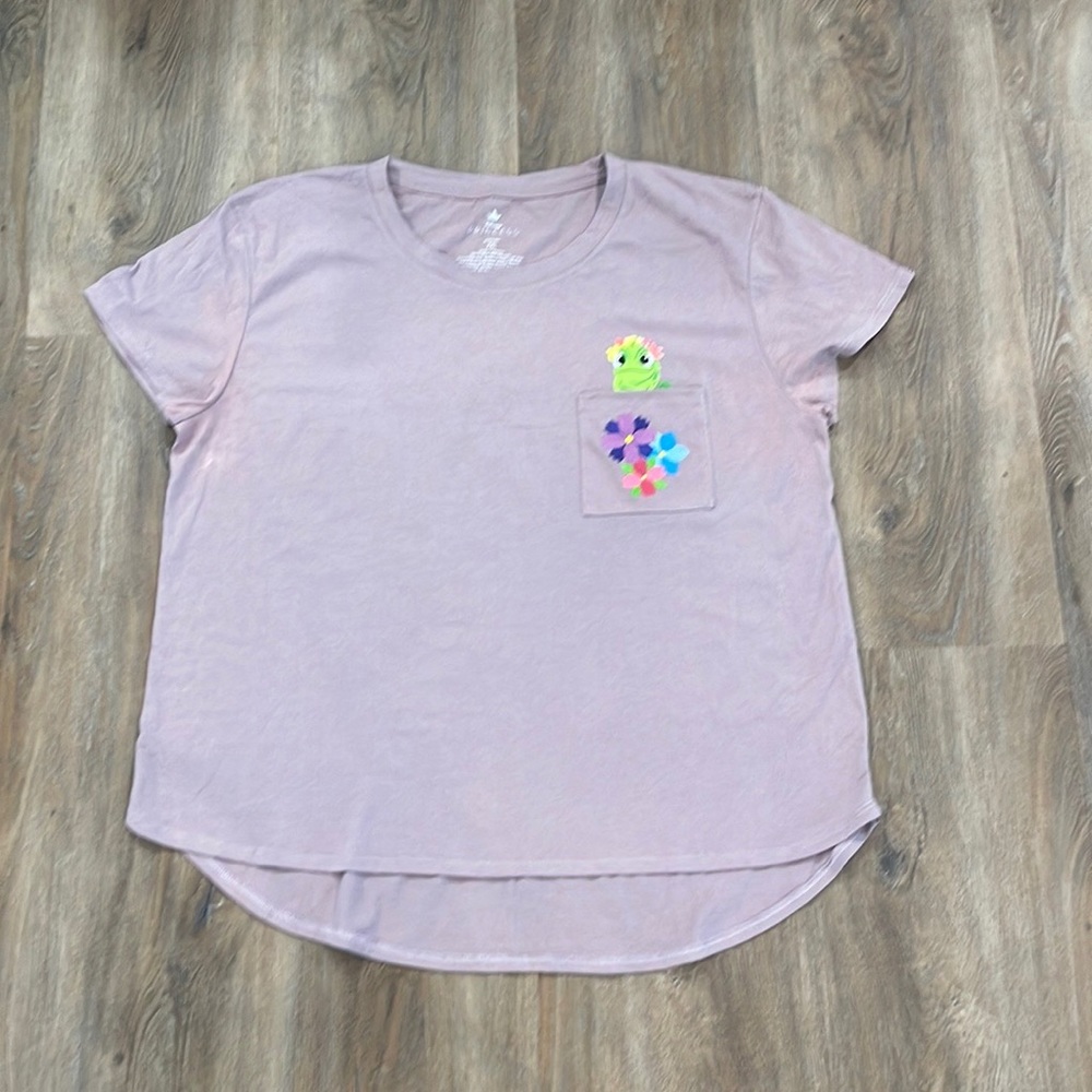 Box Lunch Pascal from Rapunzel Disney Short Sleeved Shirt. Size XXL